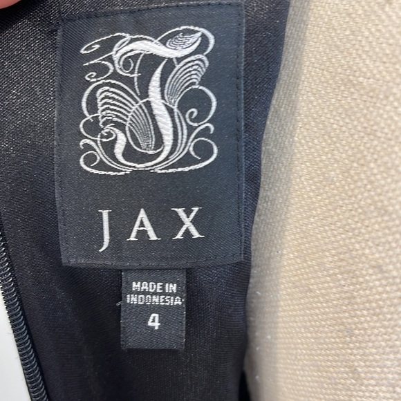 Stunning fitted black dress by JAX - Picture 7 of 8